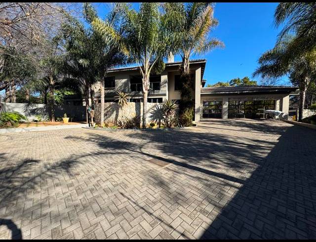 5 BEDROOM HOUSE FOR SALE IN CLUBVILLE